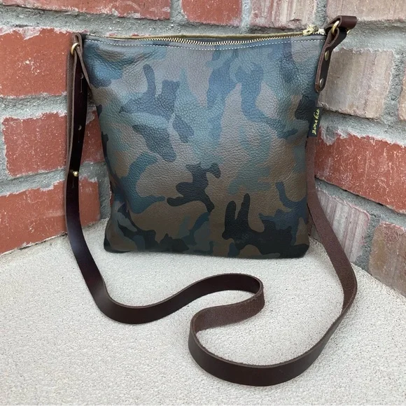 Zina Kao 🇺🇸 CAMO Print | Leather Crossbody Bag - Picture 4 of 9
